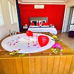 Uzumlu Village 1 Bedroom With Private Pool 别墅